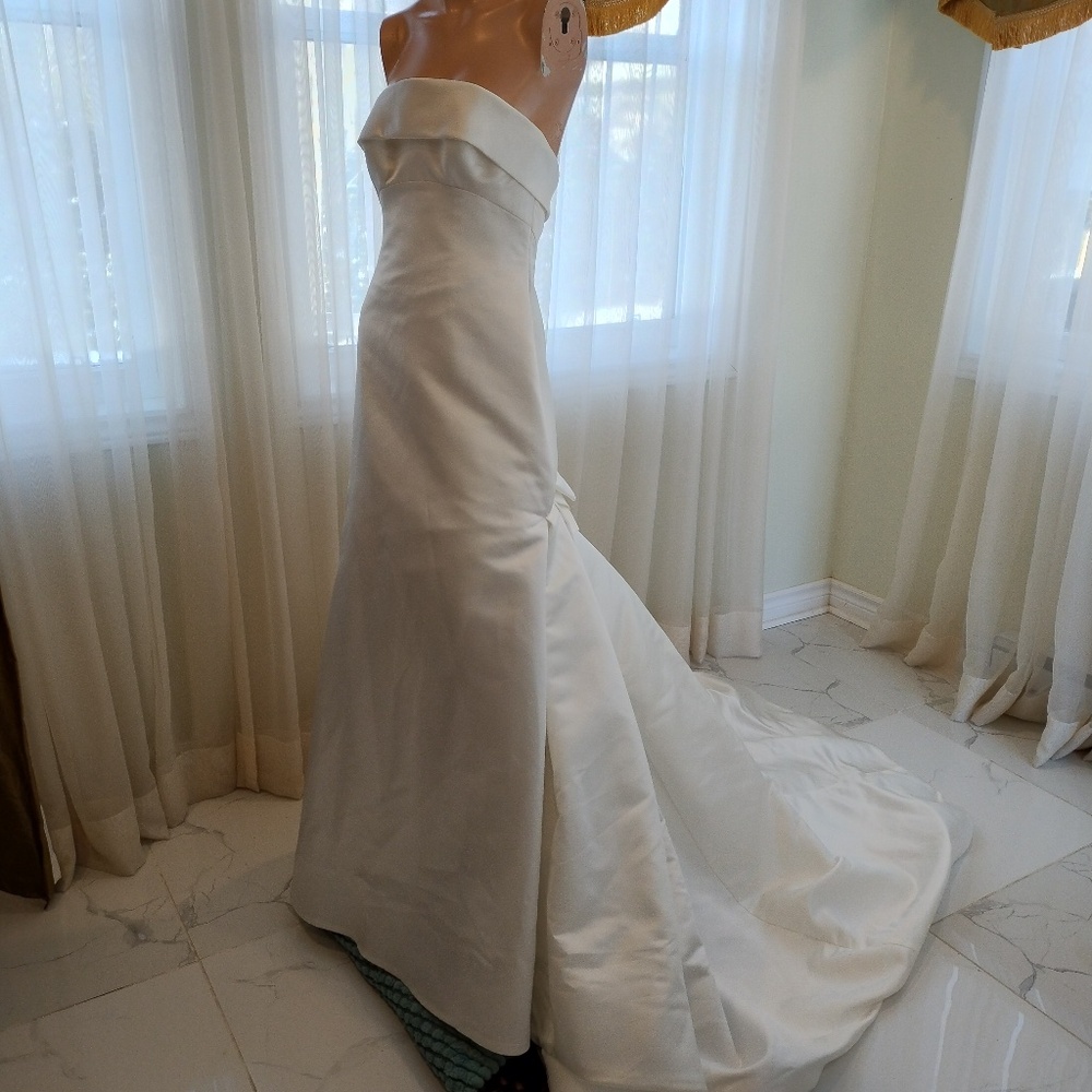 Wedding gown